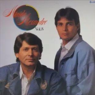Portada del álbum "Vol.5", de Althair e Alexandre