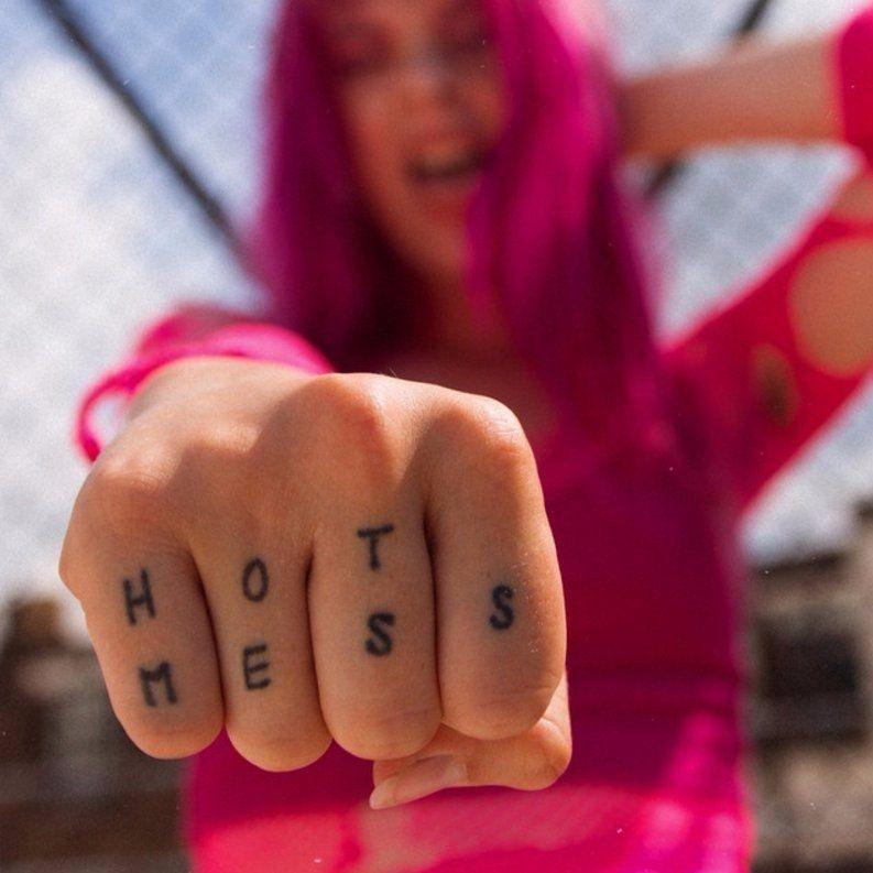 Portada de Sencillo/EP "Hot Mess", de GIRLI