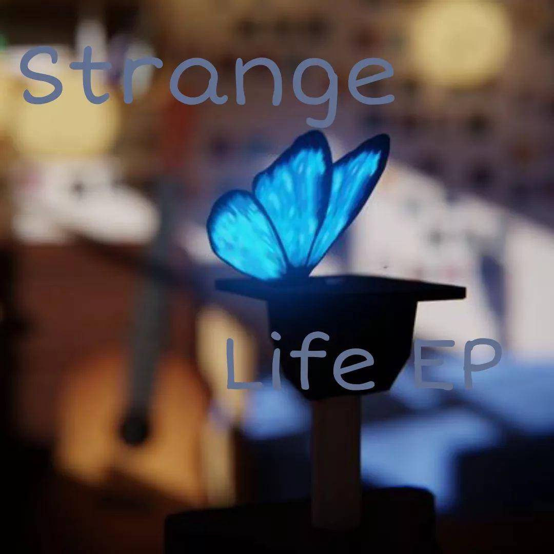 Portada de Sencillo/EP "Strange Life ", de Izahias