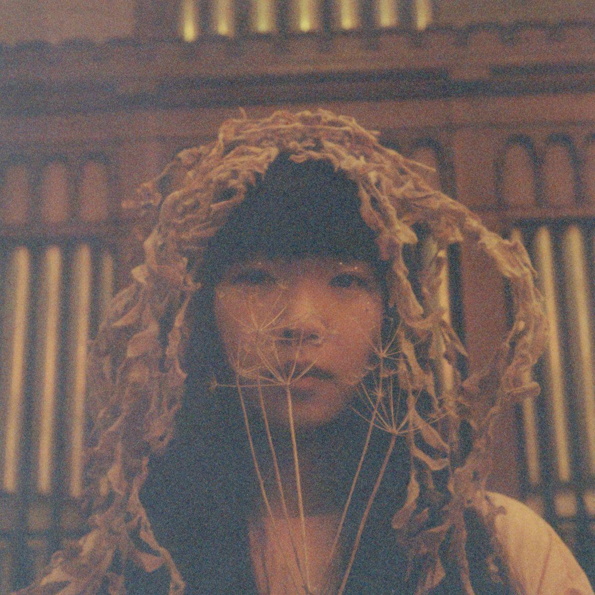 Portada de Sencillo/EP "amuletum bouquet", de Ichiko Aoba