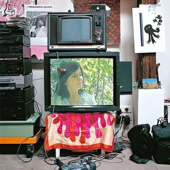 Capa do álbum "Miniscule", de Björk