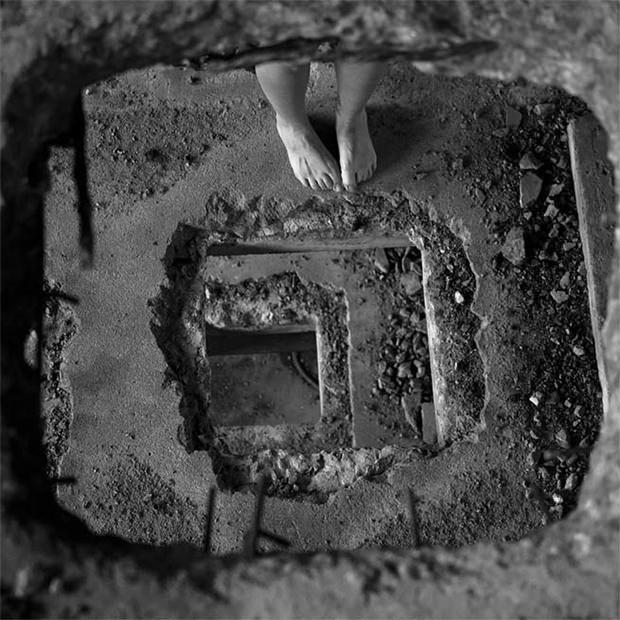 Capa do Single/EP "Buracos Ao Chão", de Síntese