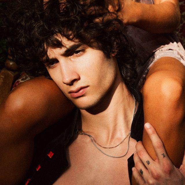 Portada del álbum "Potential", de sombr