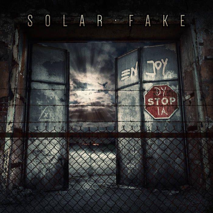 Capa do Álbum "Enjoy Dystopia", de Solar Fake