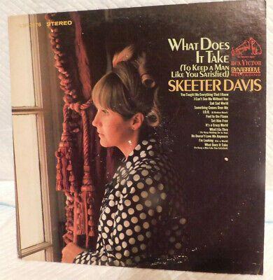 Capa do álbum "What Does It Take (To Keep a Man Like You Satisfied)", de Skeeter Davis