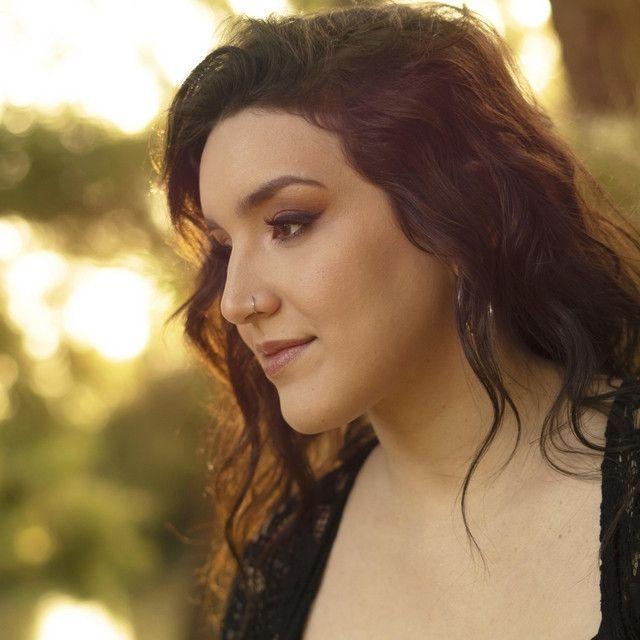 Capa do Single/EP "Alive", de Bárbara Martínez