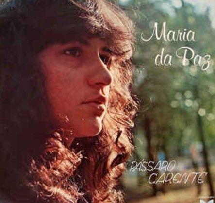 Capa do álbum "Pássaro Carente", de Maria Dapaz