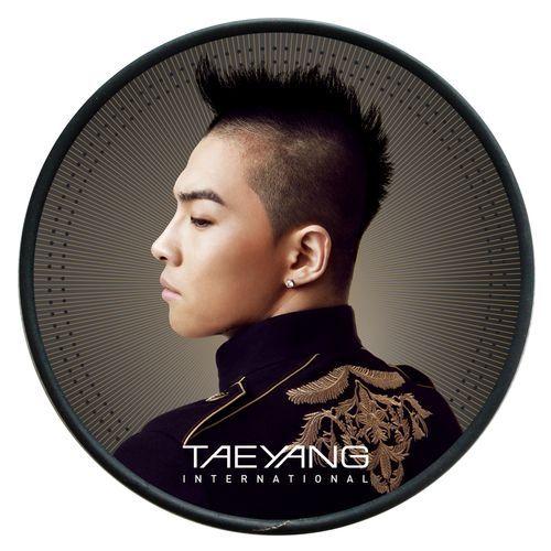 Capa do Álbum "Solar (International Release Album)", de TAEYANG