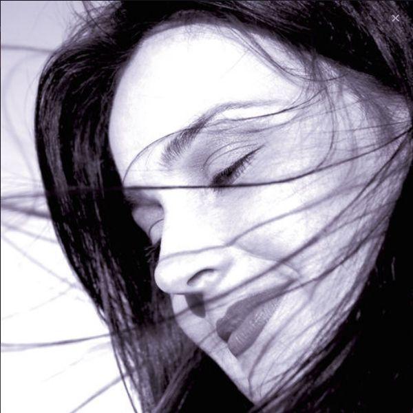 Single/EP cover of "Águas Que Curam" by Fernanda Lara