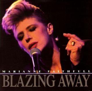 Portada del álbum "Blazing Away", de Marianne Faithfull