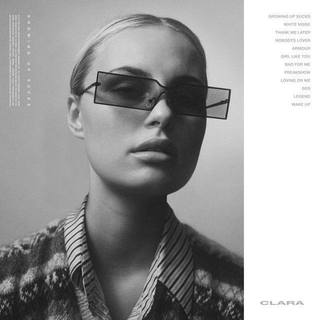 Portada de Álbum "Growing Up Sucks", de Saint Clara