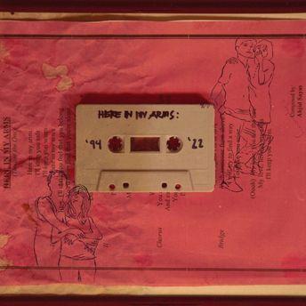 Portada de Sencillo/EP "Here In My Arms", de The Vowels They Orbit