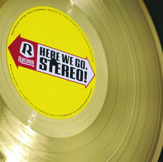 Capa do Álbum "Here we go, Stereo!", de Racoon