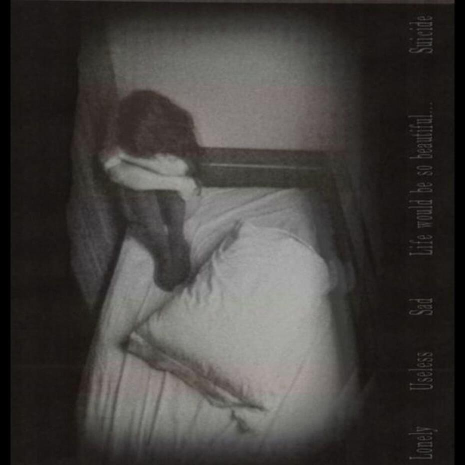 Portada de Álbum "Close", de Sadness