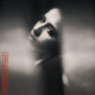 Portada del álbum "vicious", de Tate McRae