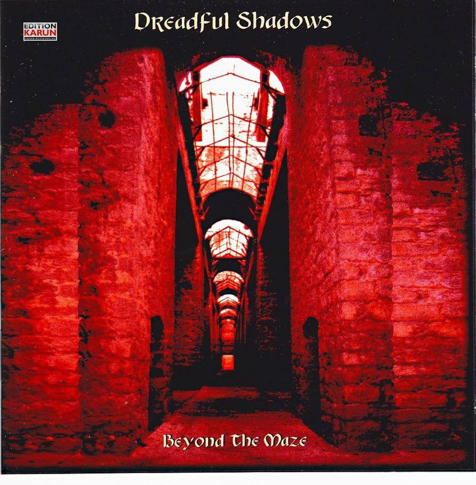 Portada del álbum "Beyond the Maze", de Dreadful Shadows