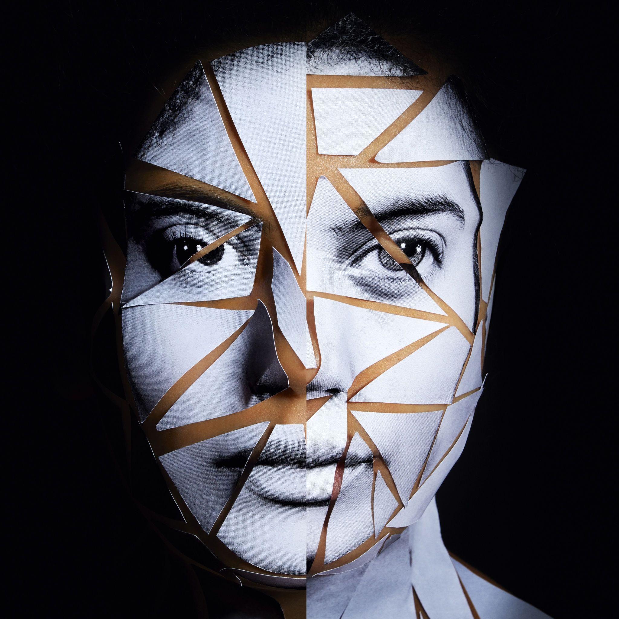 Capa do Álbum "Ash", de Ibeyi