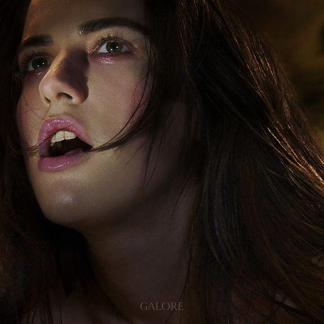 Capa do Álbum "Galore", de Oklou