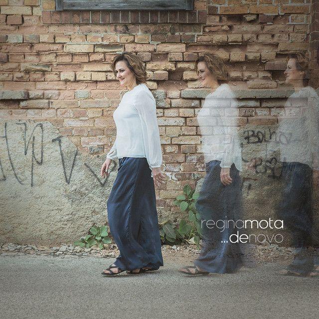 Capa do Álbum "De Novo", de Regina Mota