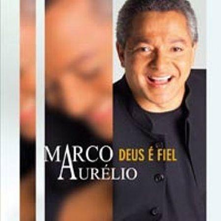 Album cover of "Deus É Fiel" by Marco Aurélio