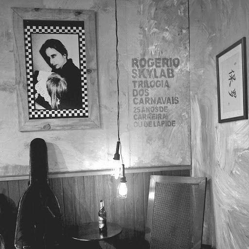 Portada de Álbum "Trilogia Dos Carnavais (25 Anos de Carreira ou de Lápide)", de Rogério Skylab