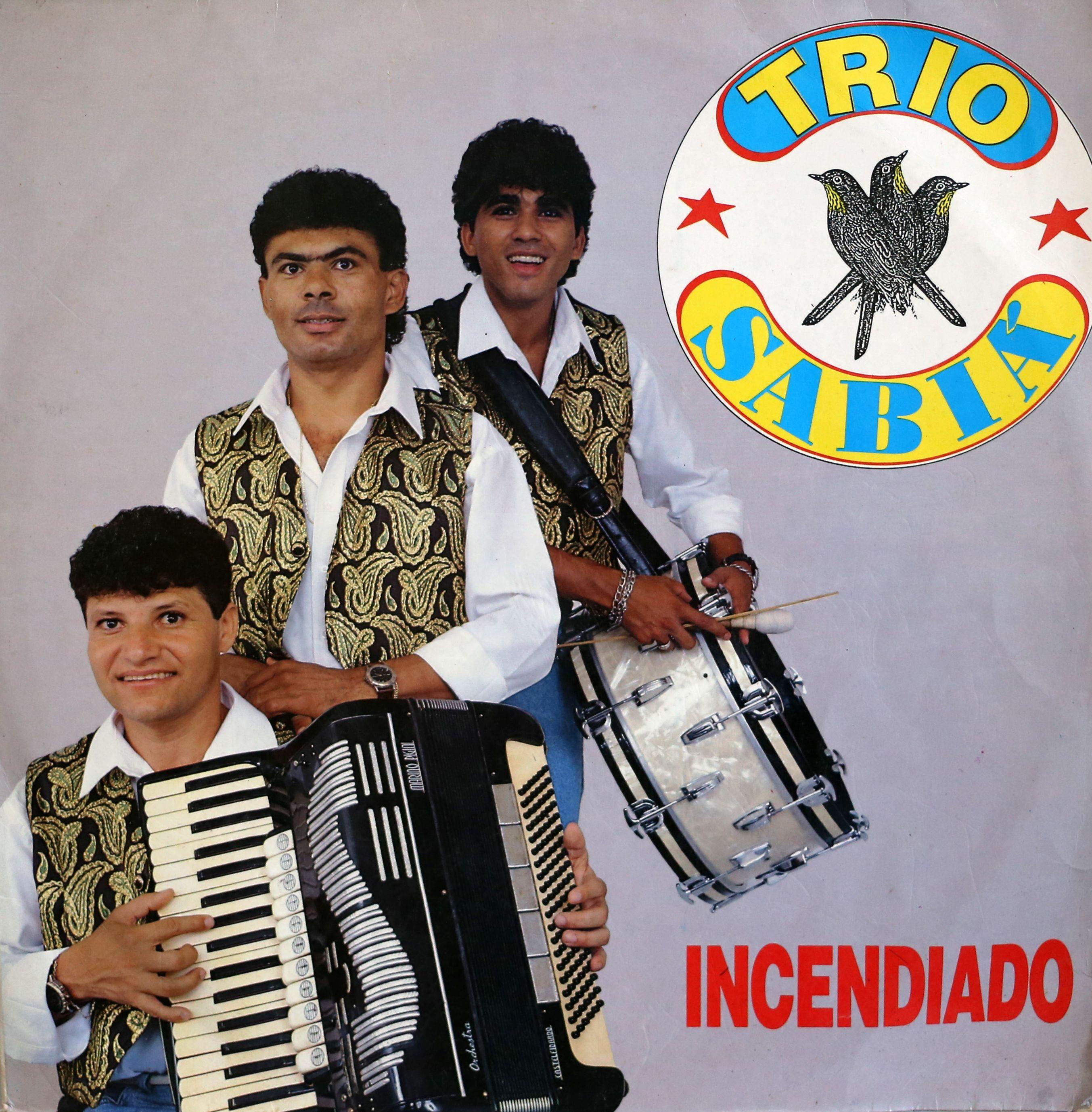 Capa do Álbum "Incendiado", de Trio Sabiá