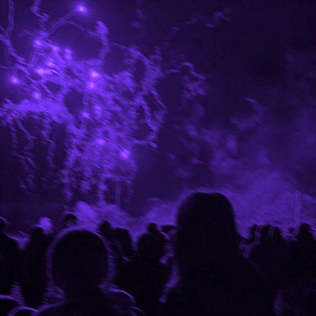 Portada de Sencillo/EP "light this graveyard", de Emily Jeffri