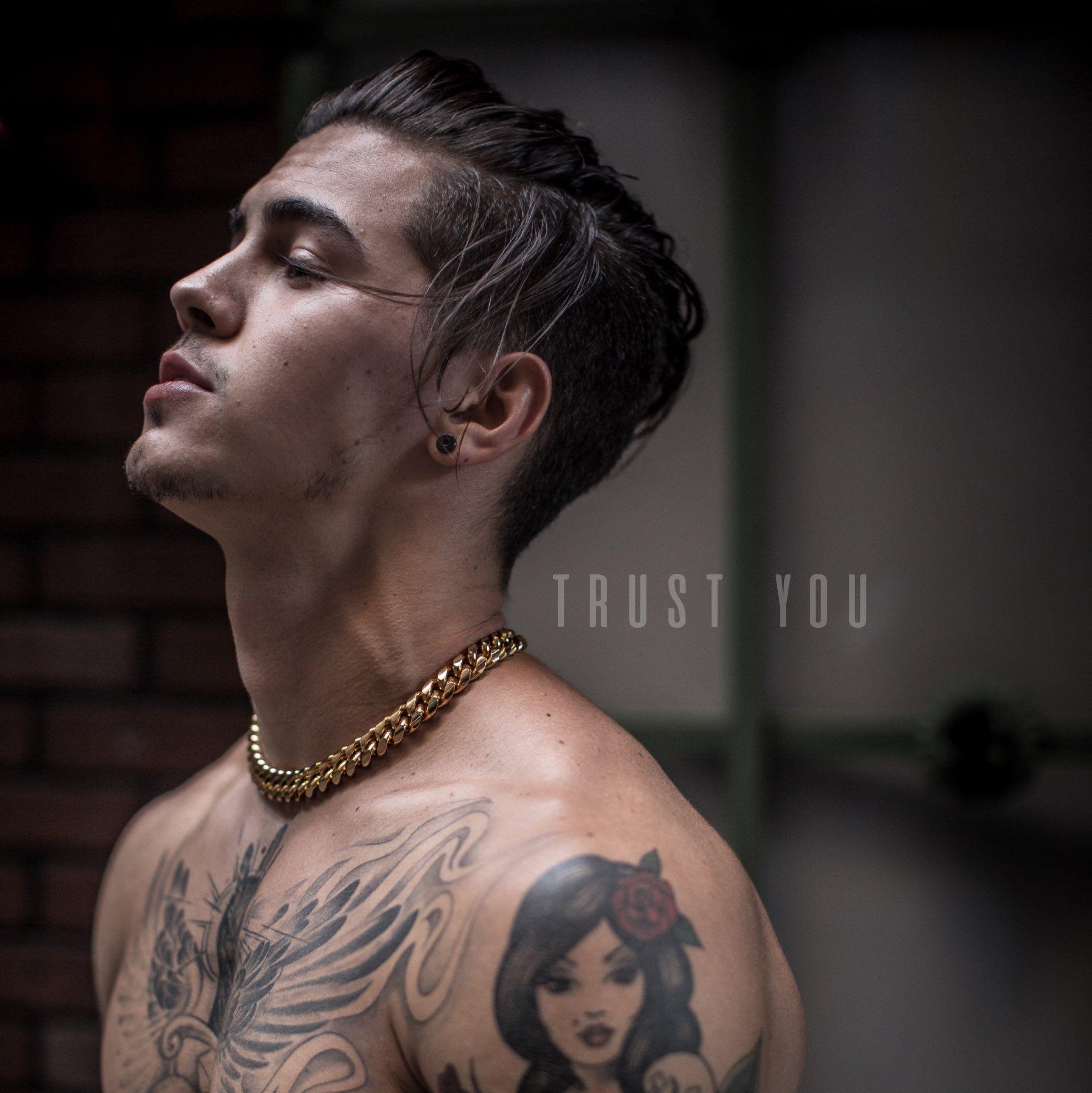Portada del álbum "Trust You", de Biel