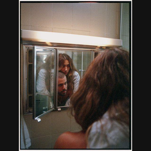 Capa do Single/EP "universo de coisas que eu desconheço / CAIXA POSTAL (part. ANAVITÓRIA)", de Lagum