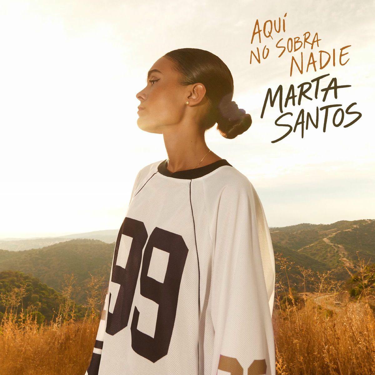 Portada de Álbum "Aquí no sobra nadie", de Marta Santos