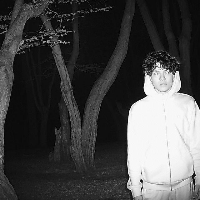 Portada de Sencillo/EP "war outside", de Kamal