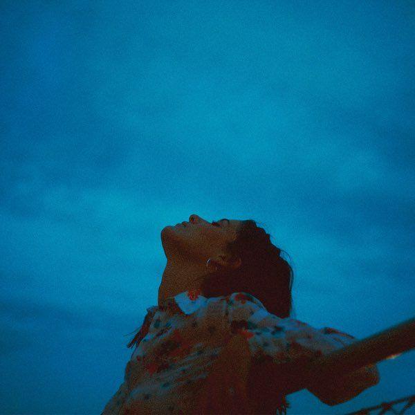 Portada de Álbum "Apart", de Léon