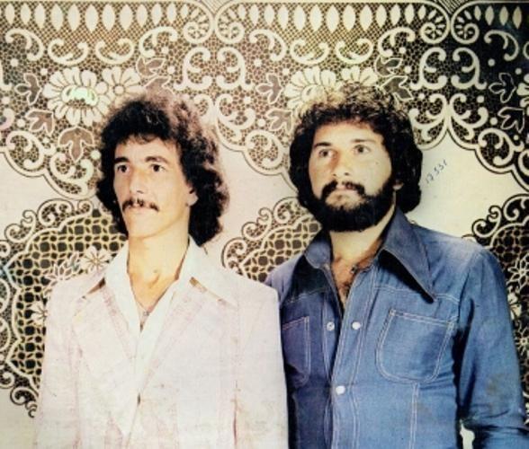 Portada de Álbum "Corpo Dividido", de Poliglota e Porta Voz