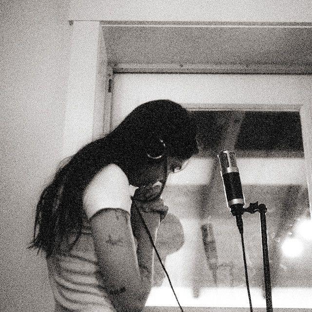 Album cover of "Older (and Wiser)" by Lizzy McAlpine