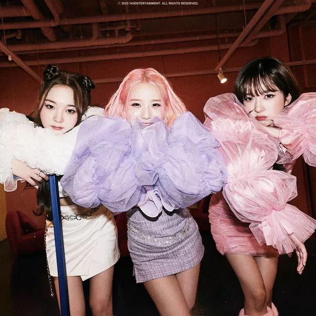 Portada de Sencillo/EP "LOVE & HAPPINESS", de LIMELIGHT (K-pop)