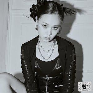 Capa do álbum "The Weekend", de BIBI