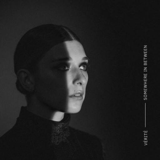 Portada de Álbum "Somewhere In Between", de VÉRITÉ