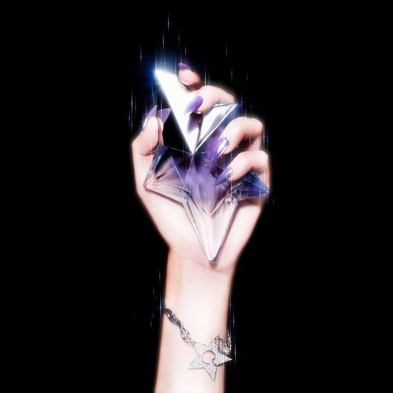 Portada del álbum "Reflections Remixes", de Hannah Diamond