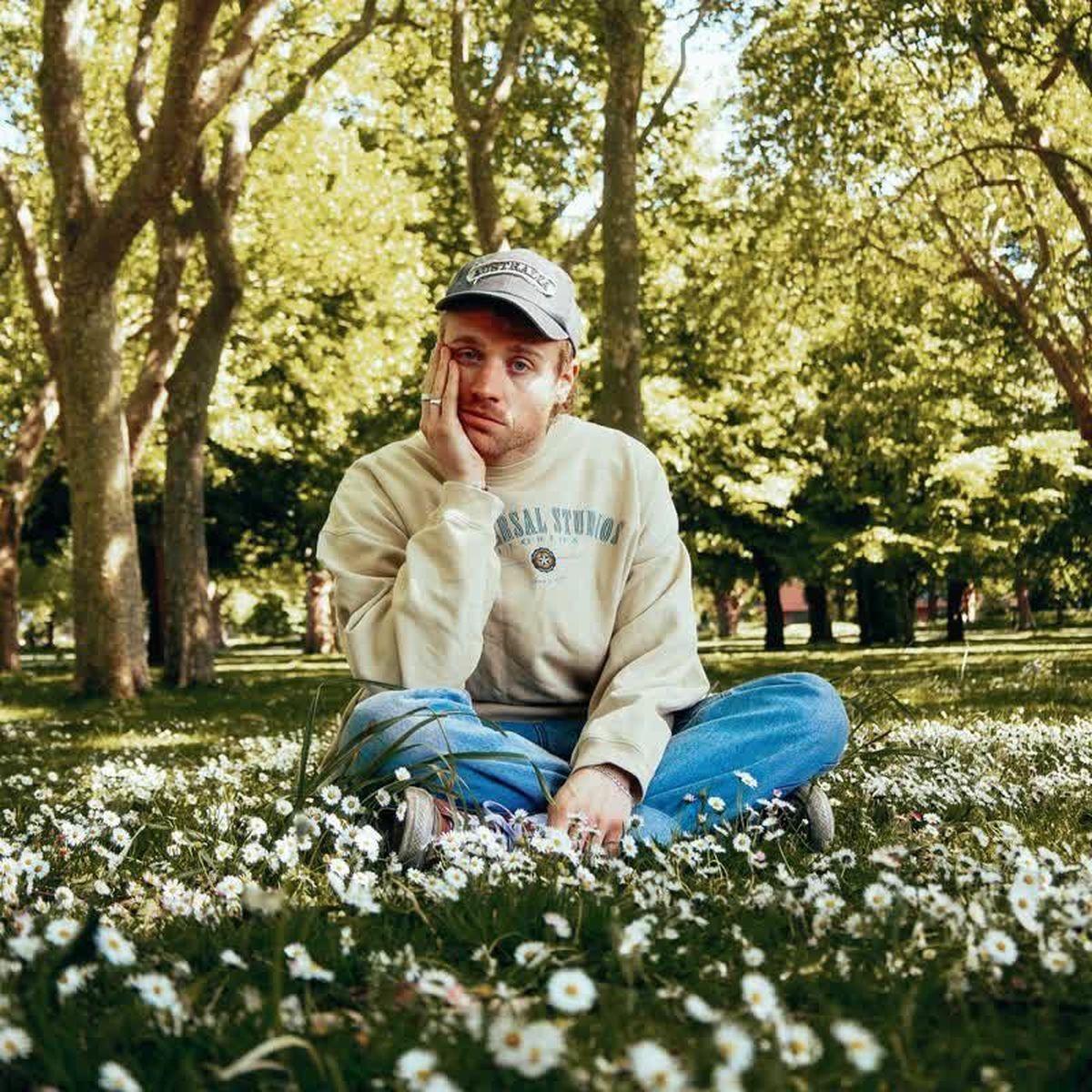 Portada del álbum "Proceed With Caution", de Tadhg Daly