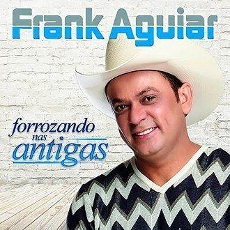 Capa do Álbum "Forrozando Nas Antigas", de Frank Aguiar