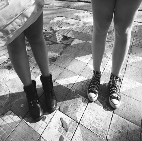 Portada de Sencillo/EP "Eu Queria Arrancar Um Pedaço Do Meu Cérebro E Dar Pra Você Comer, Assim Você Saberia O Que Se Passa Na Minha Cabeça", de Naomi e Seus Delírios