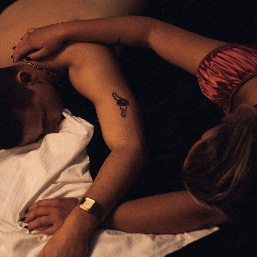 Portada de Sencillo/EP "The Strangest Thing (feat. LOVER)", de Evangeline