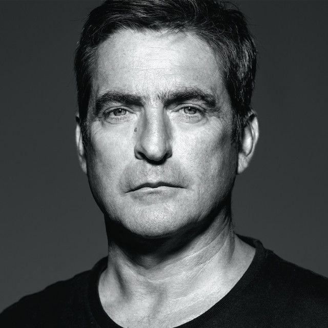 Capa do Álbum "Horas Vazias", de Camané