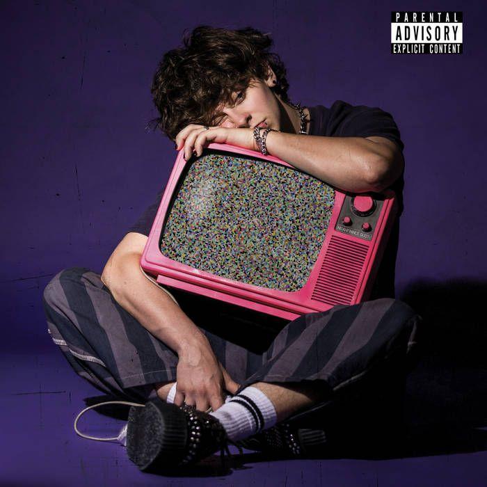 Capa do Álbum "GROWING UP ON THE INTERNET", de NOAHFINNCE