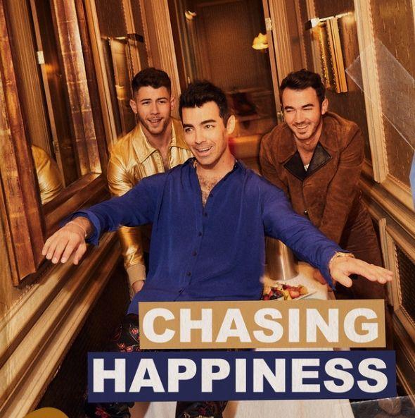 Capa do álbum "Chasing Happiness", de Jonas Brothers