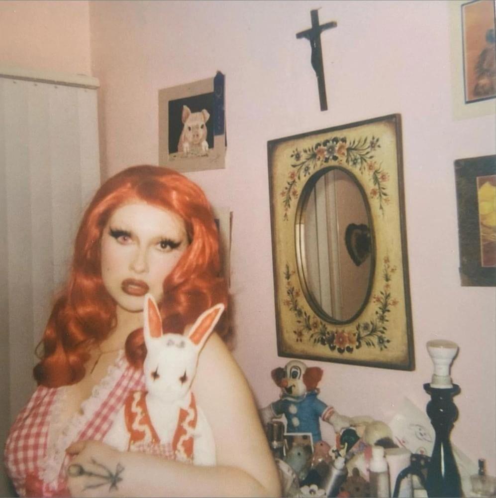 Capa do álbum "Sugarcane", de Lucy Loone