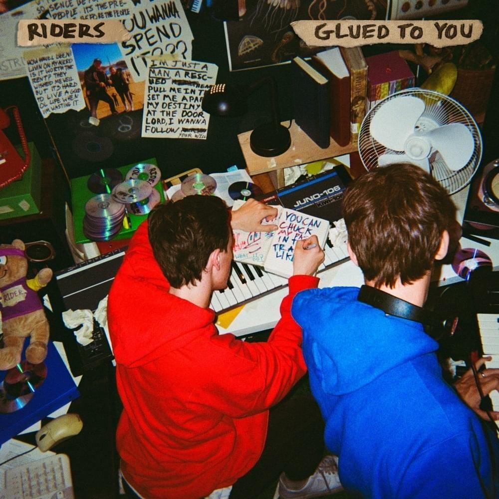 Portada de Sencillo/EP "glued to you", de RIDERS