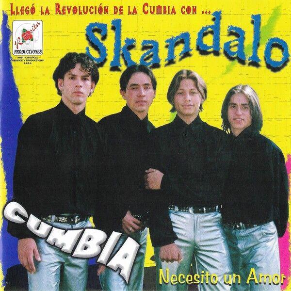 Capa do Álbum "Llegó La Revolución de la Cumbia Con...", de Skandalo