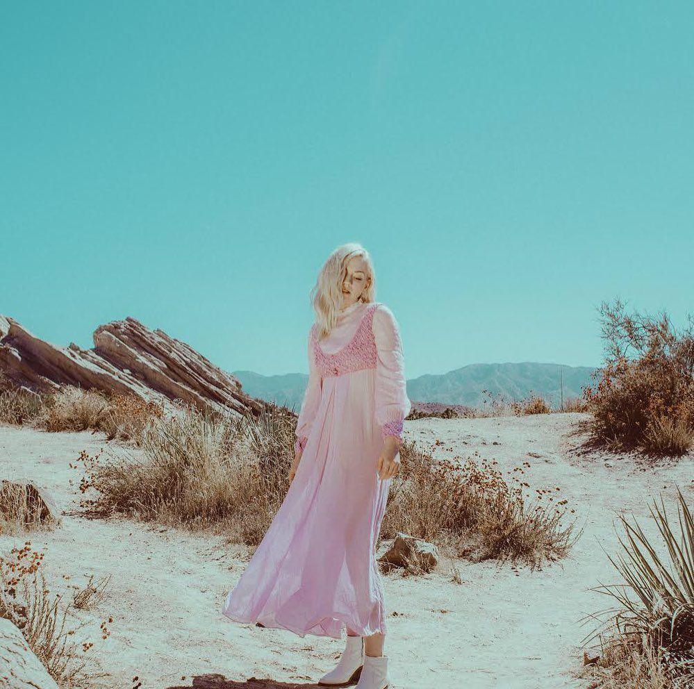 Capa do Álbum "The Supporting Character", de Emily Kinney