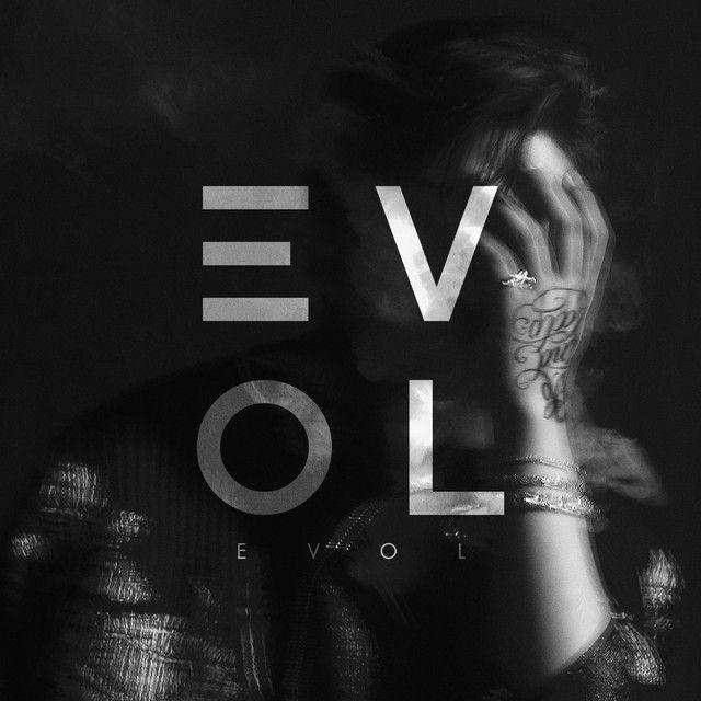 Portada del álbum "EVOL", de Royal 44